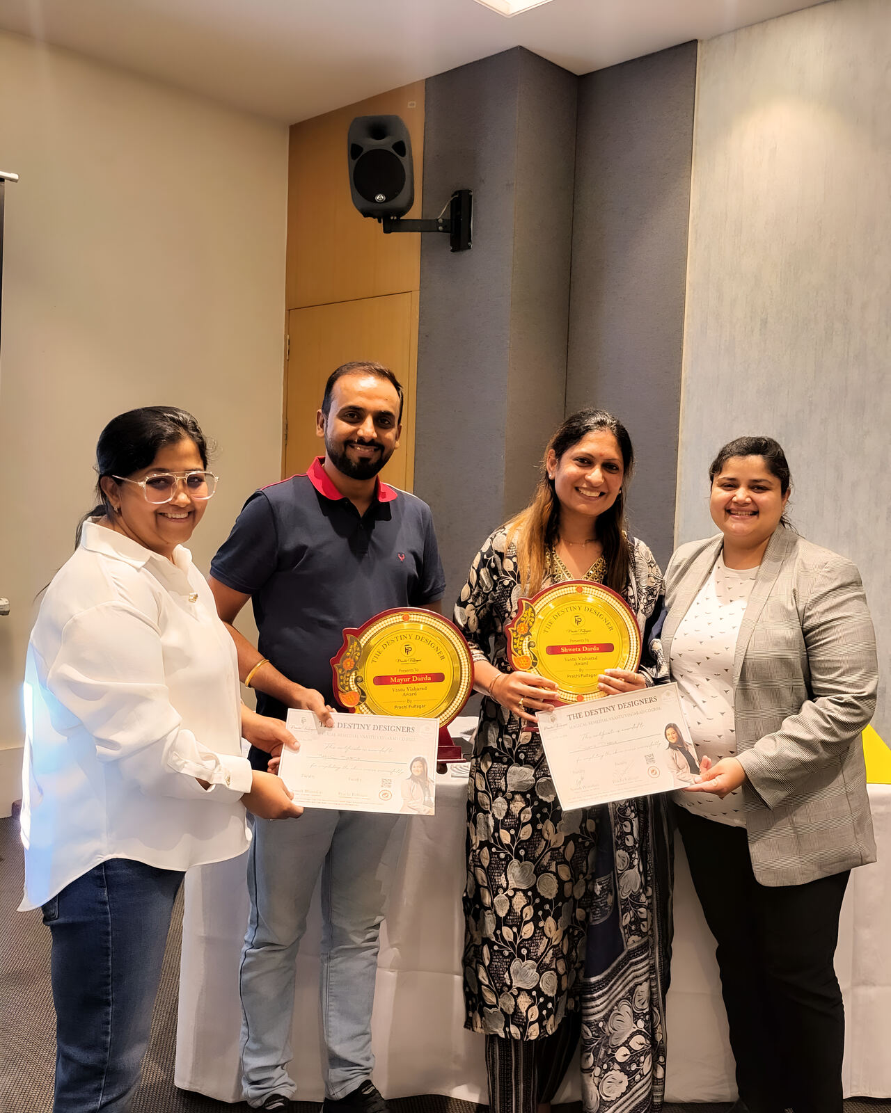 Prachi Fulfagar presenting Vastu Visharad certificates to students